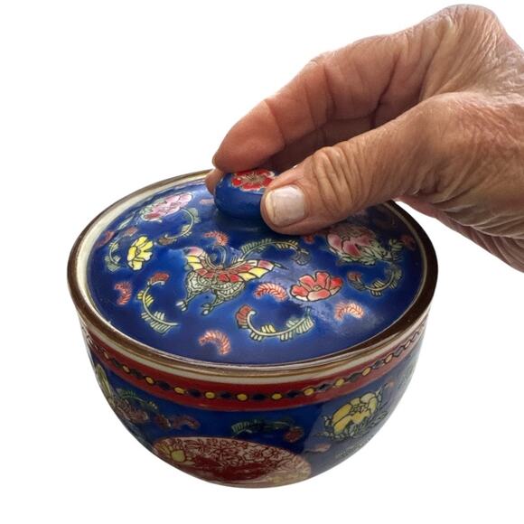 Vintage Chinese Blue Good Luck Porcelain Lidded Jar - Picture 5 of 10